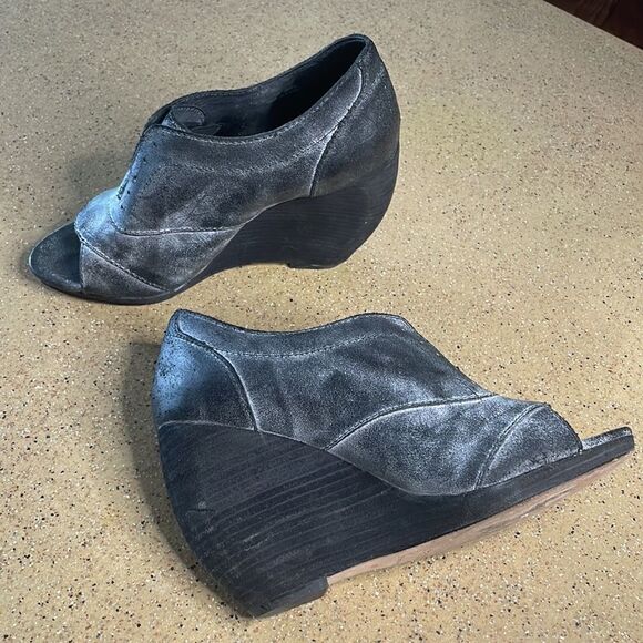 Joe's Jeans gray white washed leather curved heel wedges very avant garde - Picture 8 of 16